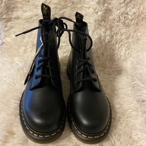 Dr. Martens 101 SMOOTH LEATHER ANKLE BOOTS